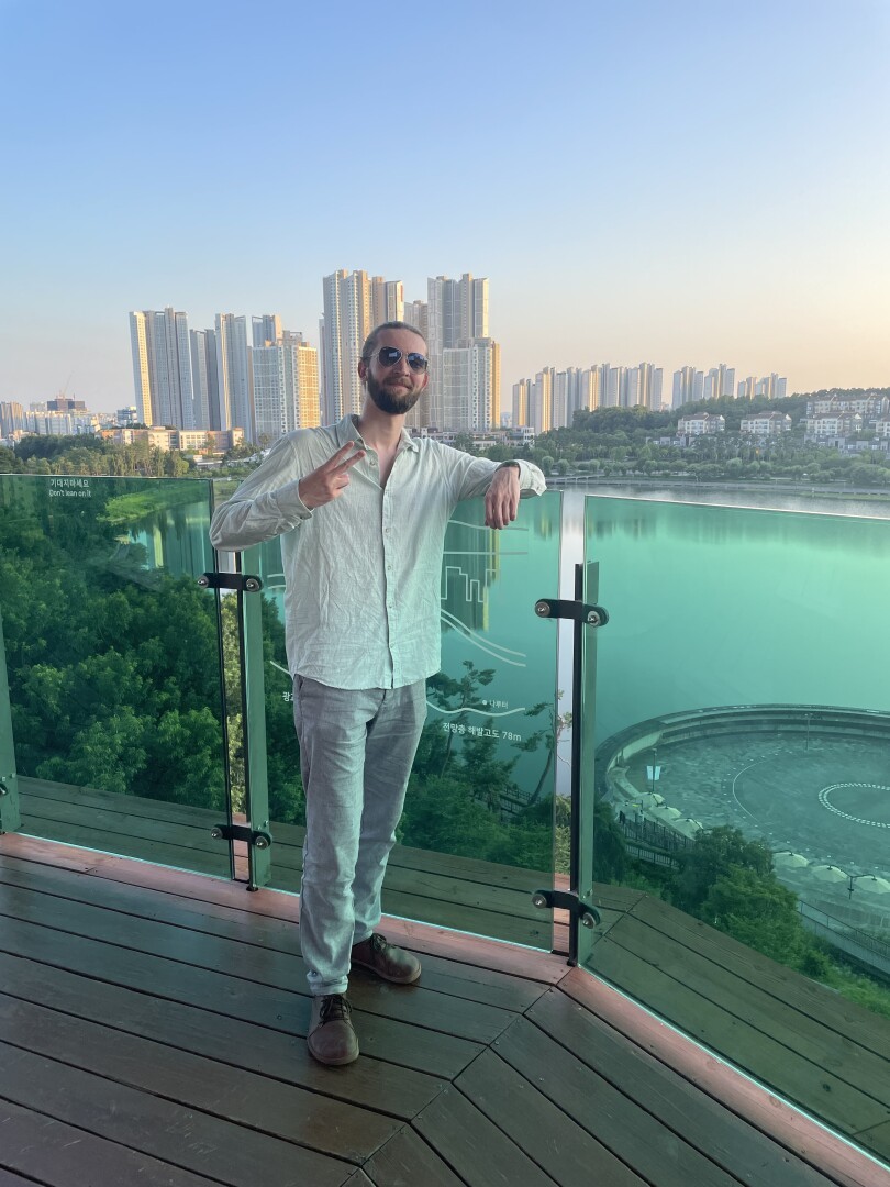 Me on the observation platform in front of the lake.