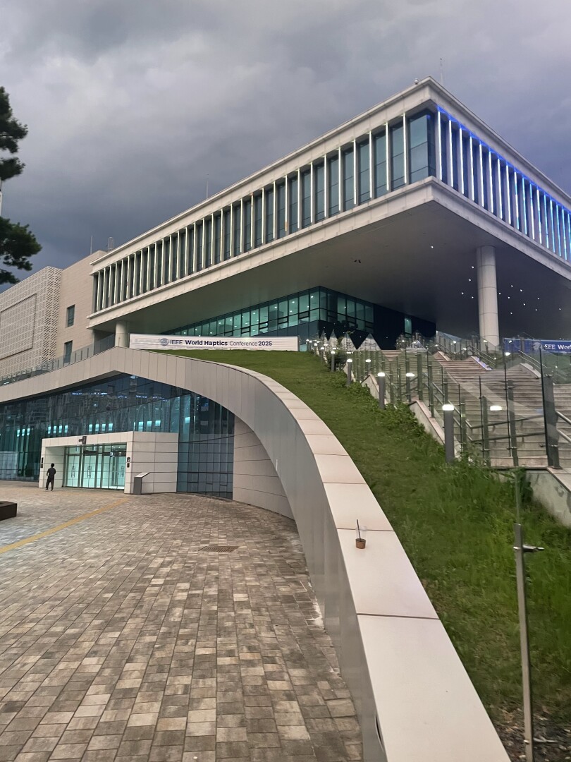 A picture of the Suwon Convention Centre.